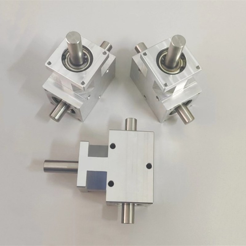 小型转角器90度1:1螺旋伞齿轮轴12mm同向双输出轴差速总成齿轮箱