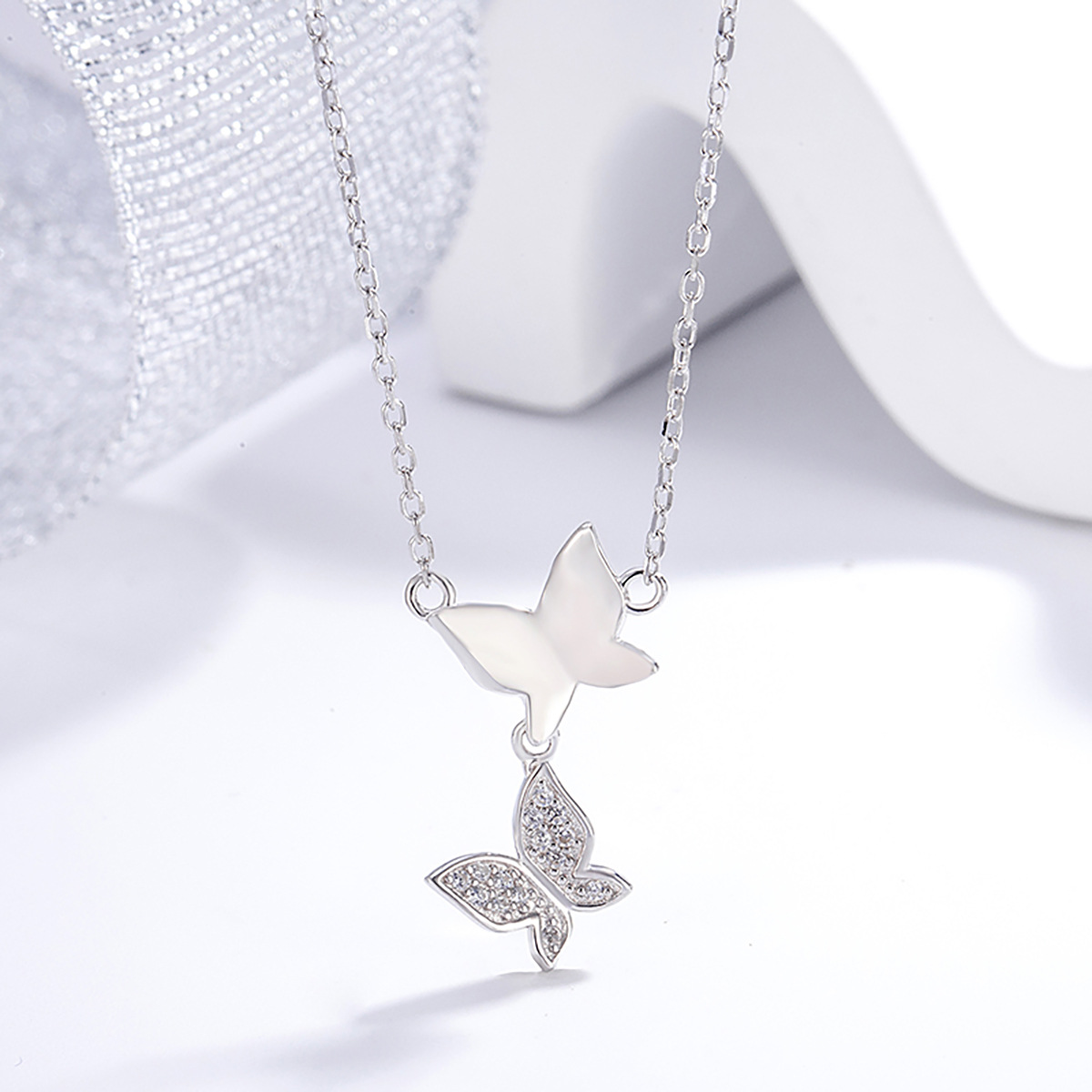 日本品质s925纯银蝴蝶项链女镶钻不对称高级感轻奢小众锁骨链新款