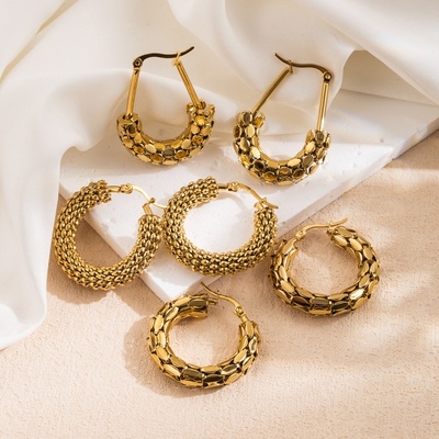 earingWomFEsJewelryP