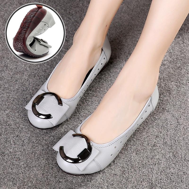 潮牌夏季真皮妈妈凉鞋女2023年新款镂空女鞋平底中年软底女士皮鞋