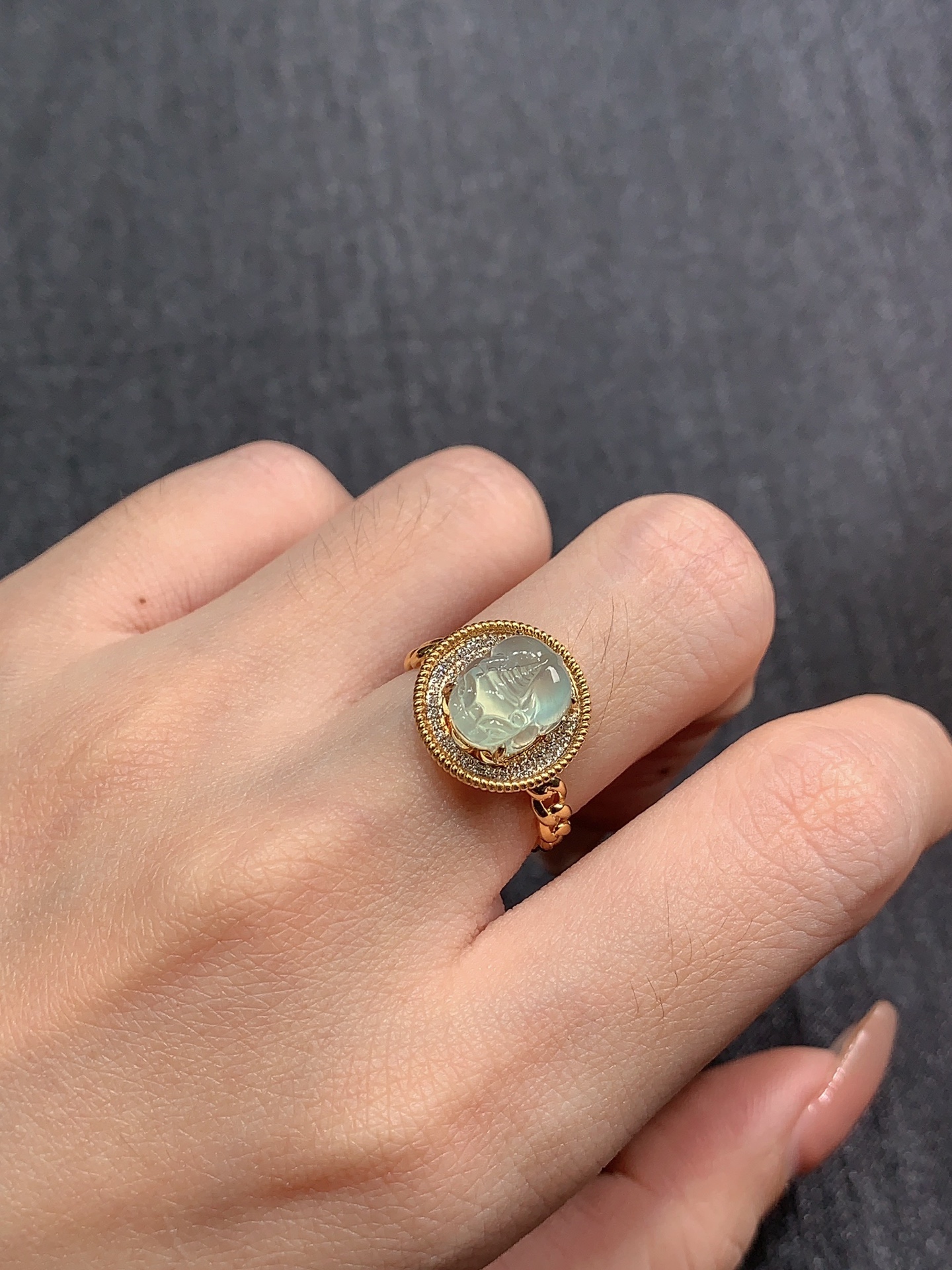 18k金钻镶嵌天然缅甸玉a货级高白冰种貔貅翡翠戒指女款轻奢设计款