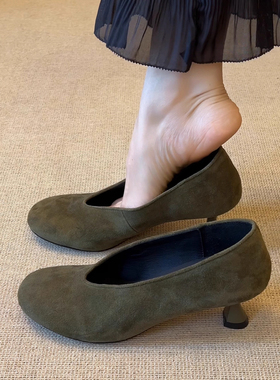 小众设计磨砂绒面高跟鞋2026早春圆头V口复古浅口粗跟通勤单鞋女