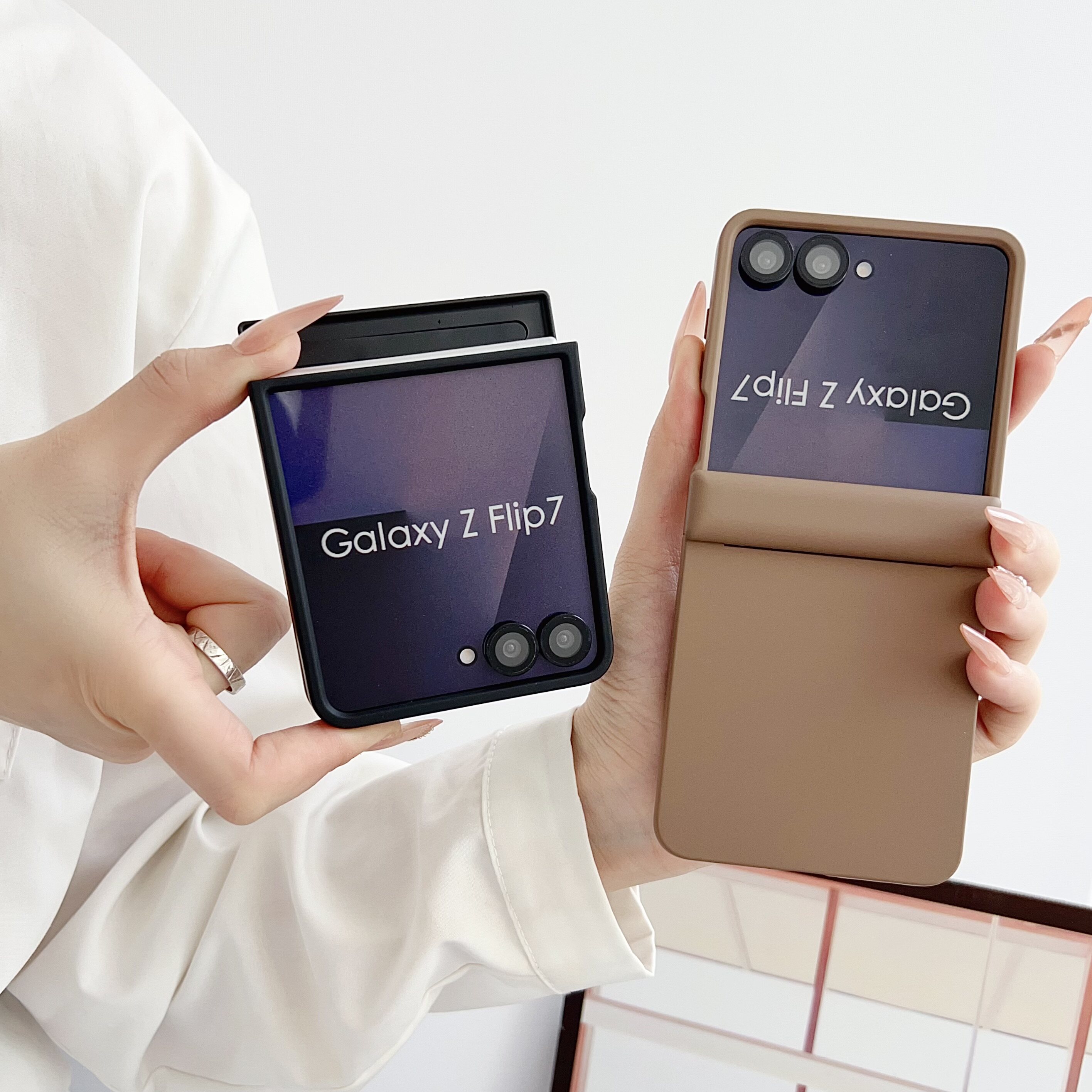 适用三星ZFlip7手机壳z flip7小折叠保护套纯色肤感磨砂磁吸中轴铰链全包防摔磁吸充电大视窗z新款Filp7女男