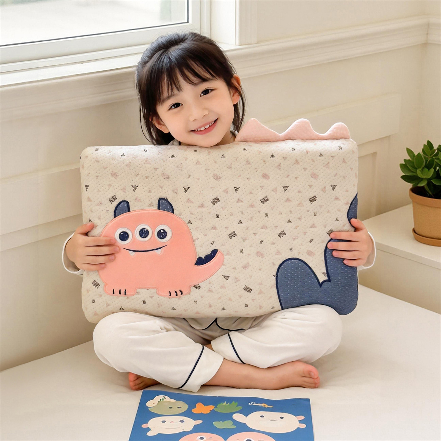 超萌小怪兽儿童枕头宝宝护颈记忆棉枕幼儿园午睡枕透气可拆洗枕套
