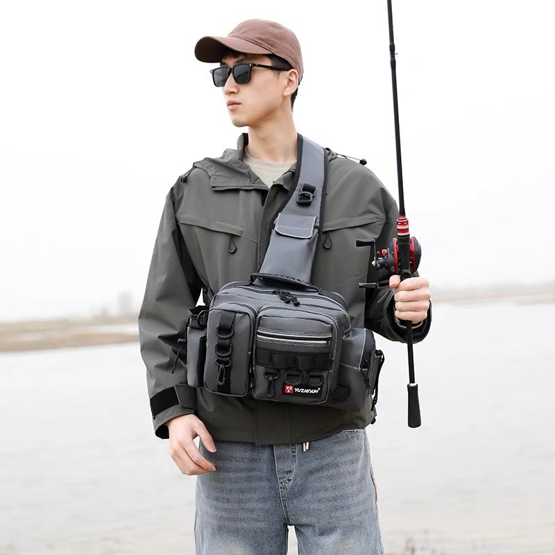 渔之君单肩路亚腰包耐磨透气防水体积小大容量可插杆多功用渔具包