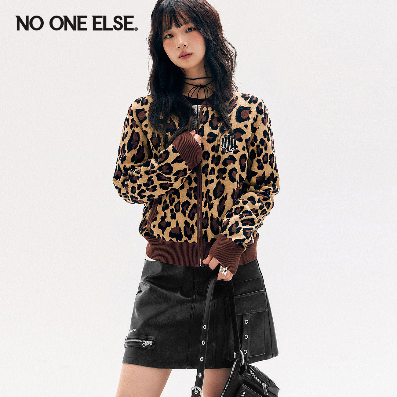 NO ONE ELSE字母刺绣毛衣女士2026春秋新款豹纹立领长袖针织开衫