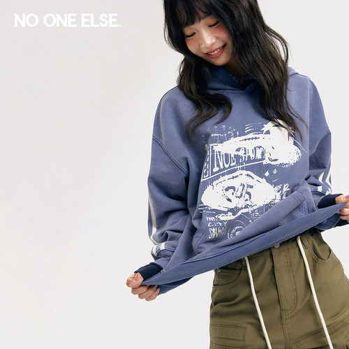 NO ONE ELSE字母印花连帽卫衣女士2026春秋新款做旧条纹长袖上衣
