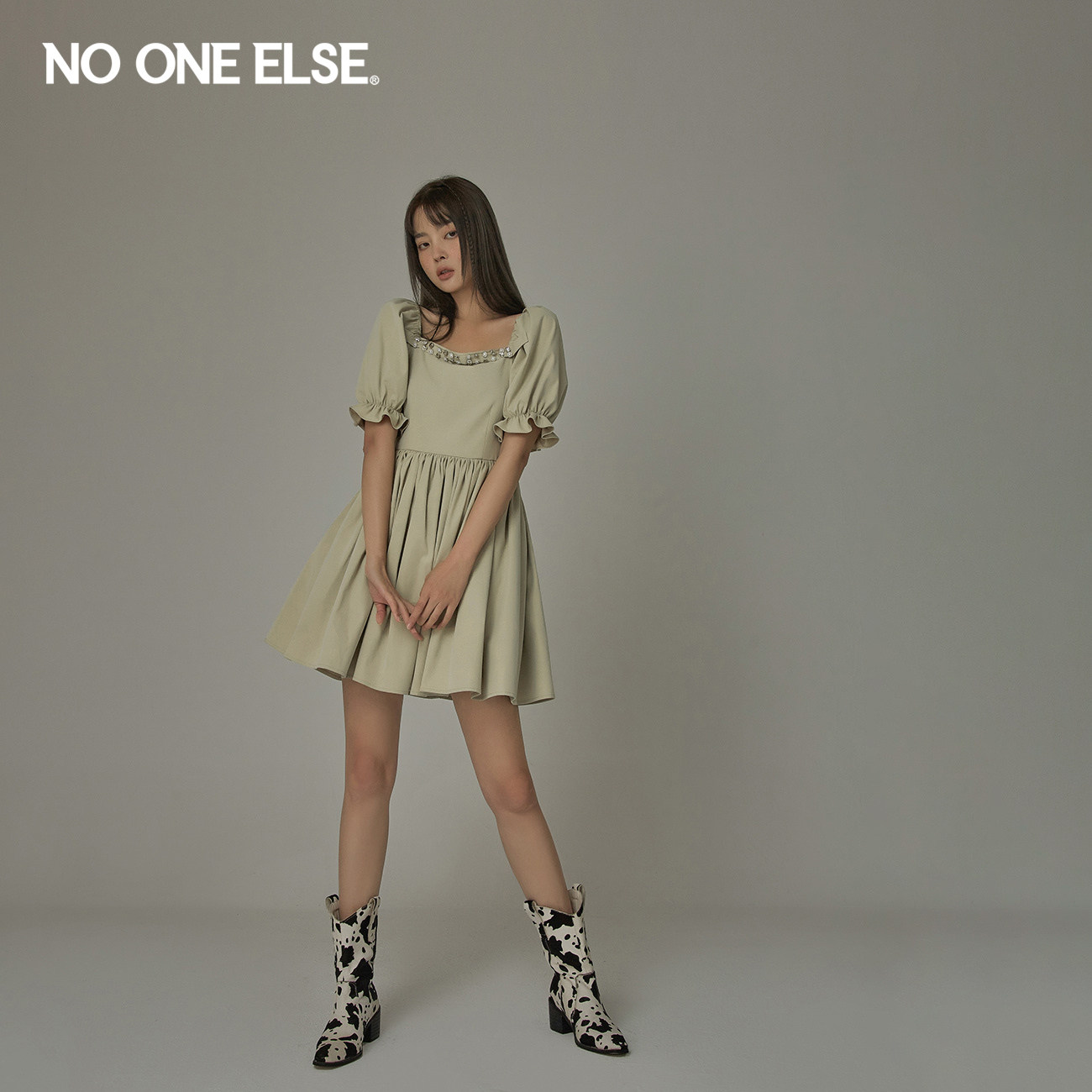 NO ONE ELSE重工珍珠纽扣连衣裙女2026年夏季新款轻熟风裙子