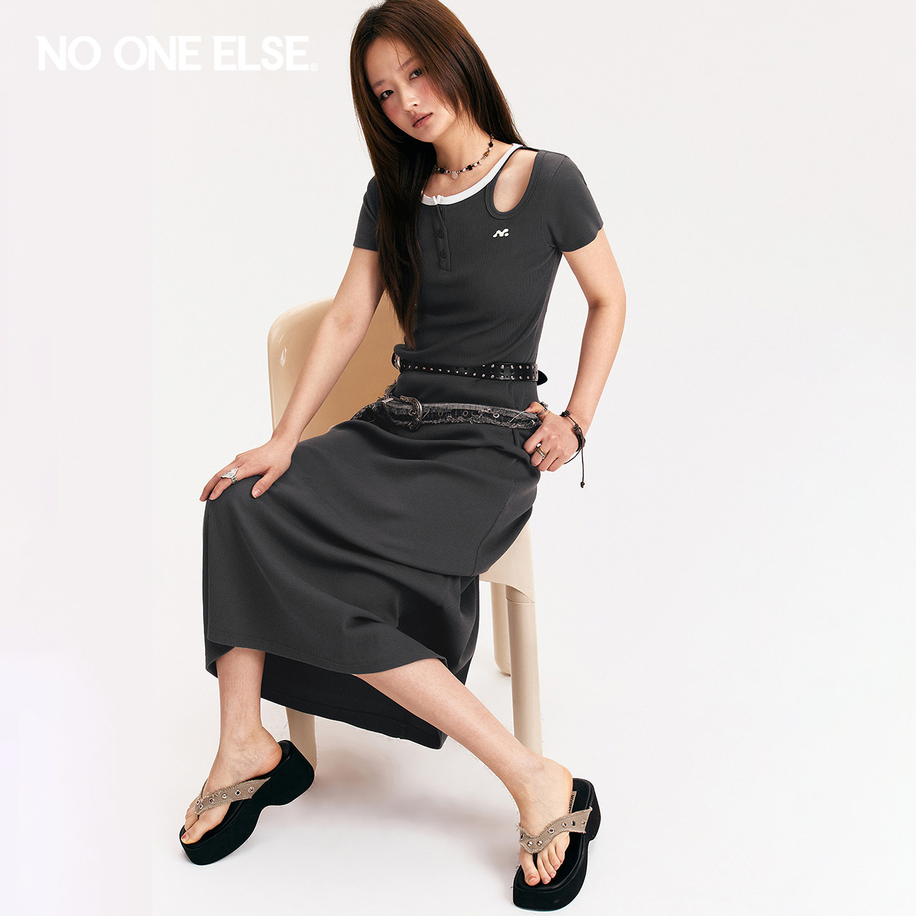 NO ONE ELSE绣花短袖连衣裙女2026夏季新款镂空露肩半开领长裙子