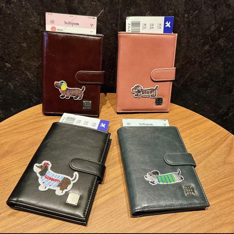 日本品质2025新款韩版女士搭扣钱包短款可爱腊肠狗布贴多卡位护照