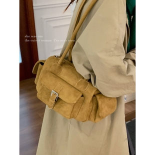 日本品质复古高级感腋下包女式通勤包2026新款麂皮绒保龄球包简约