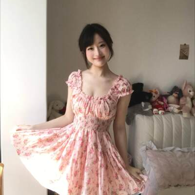 法式方领泡泡袖粉色甜美