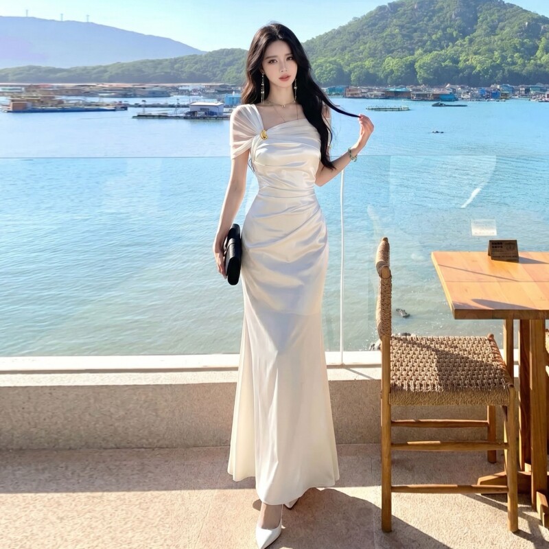 韩系千金风斜肩缎面修身洋装女夏高级成人礼收腰鱼尾轻礼服长裙