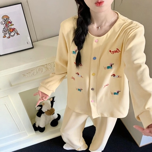 带胸垫睡衣女款秋冬季双面磨毛羊绒加厚卡通腊肠狗德绒家居服套装