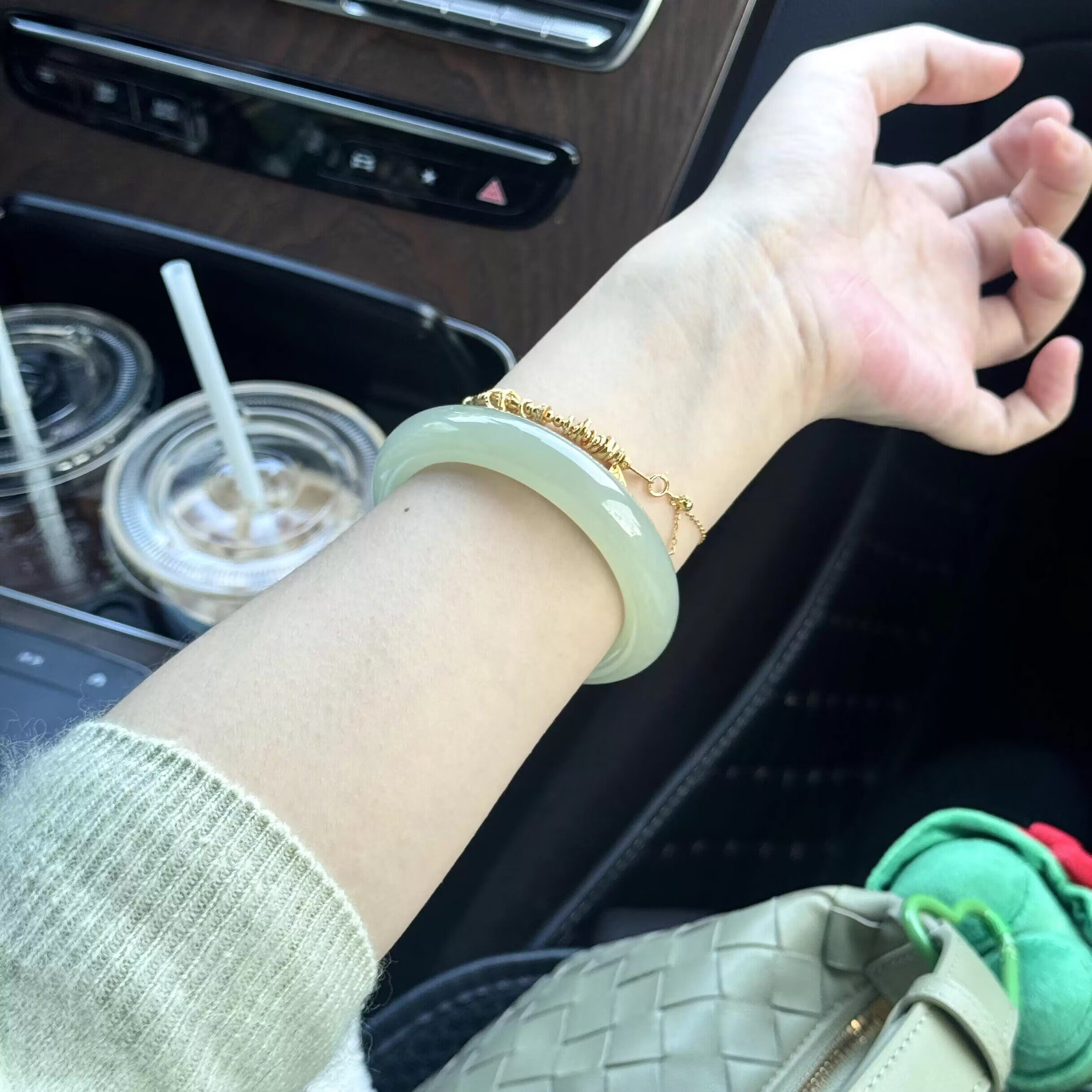 天然新疆和田东陵玉湖水绿泥鳅背手镯女浅绿色扁条玉石平安手镯子