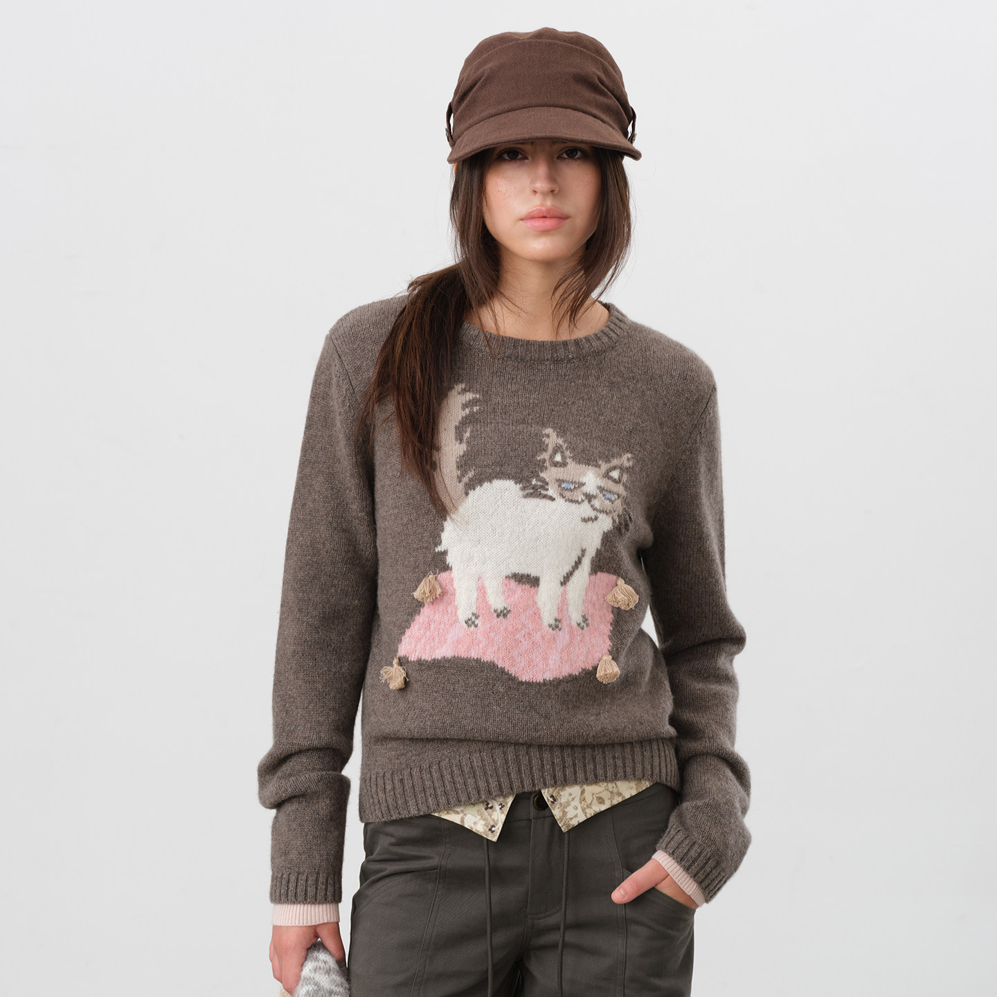 Howwell Boho 魔毯猫100羊毛圆领毛衣女灰棕色图案针织衫