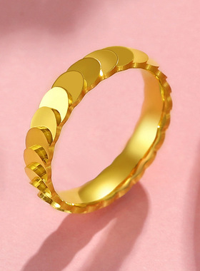 2022年新款18k金色鱼鳞片小圆戒指女波光粼粼钛钢不掉色情侣对戒