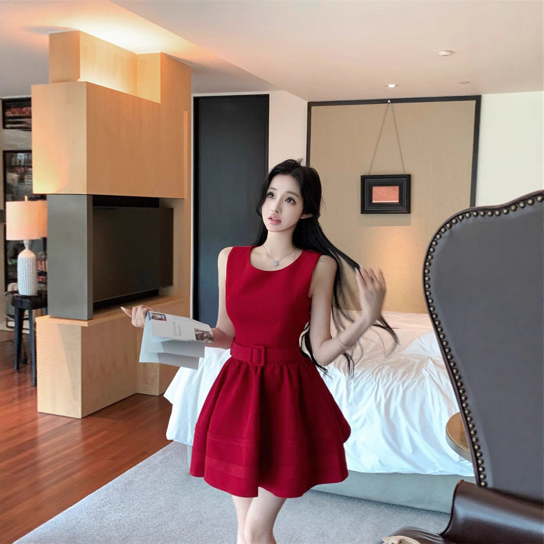 法式气质无袖背心连衣裙女夏季红色修身蓬蓬裙子显瘦高腰a字短裙