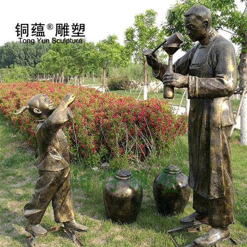玻璃钢仿铜民俗古代人物小品老人小孩打酱油香油雕塑步行街摆件