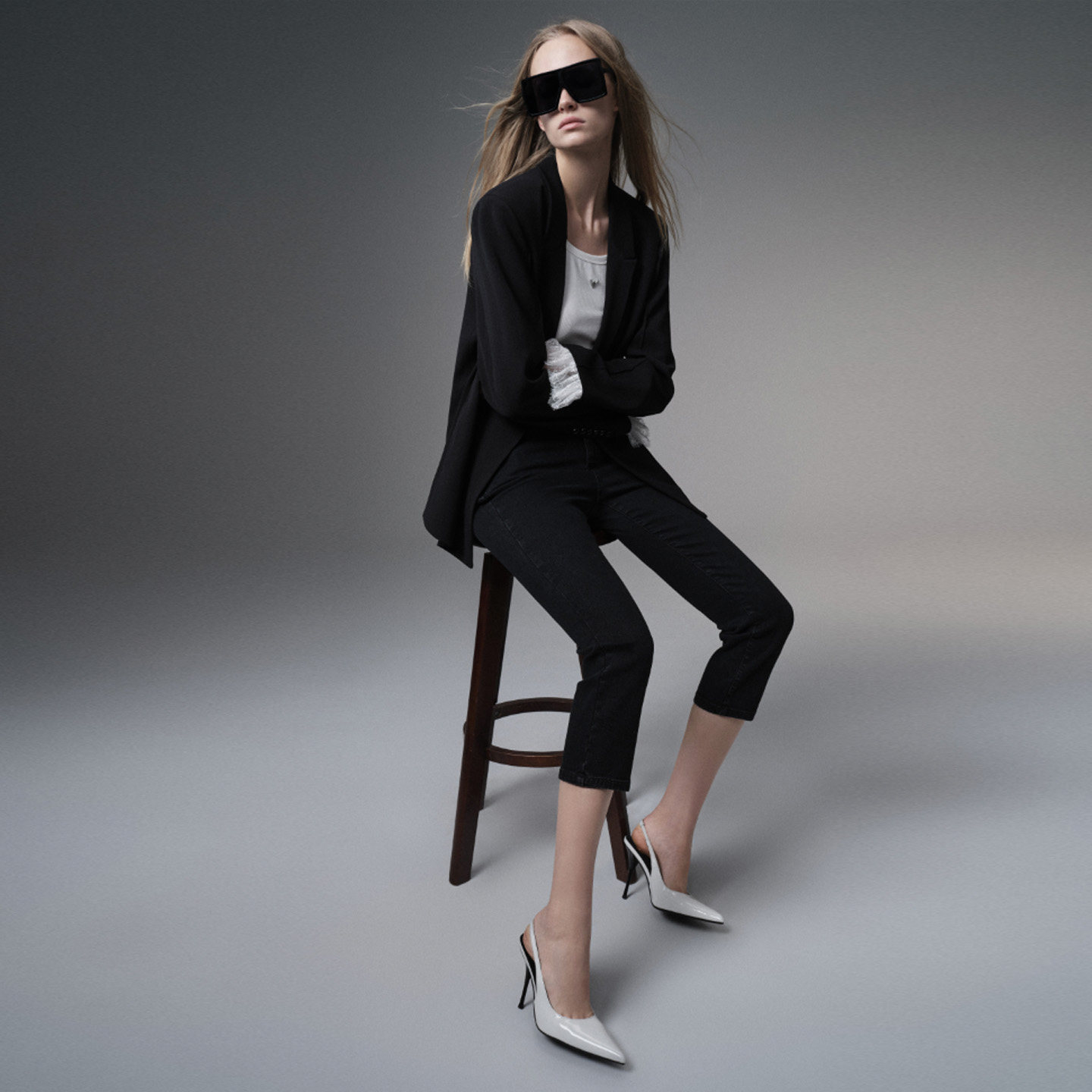 Fabrique x Vera Wang 卡普里裤微弹金属徽标七分铅笔牛仔裤2026 - 实物图