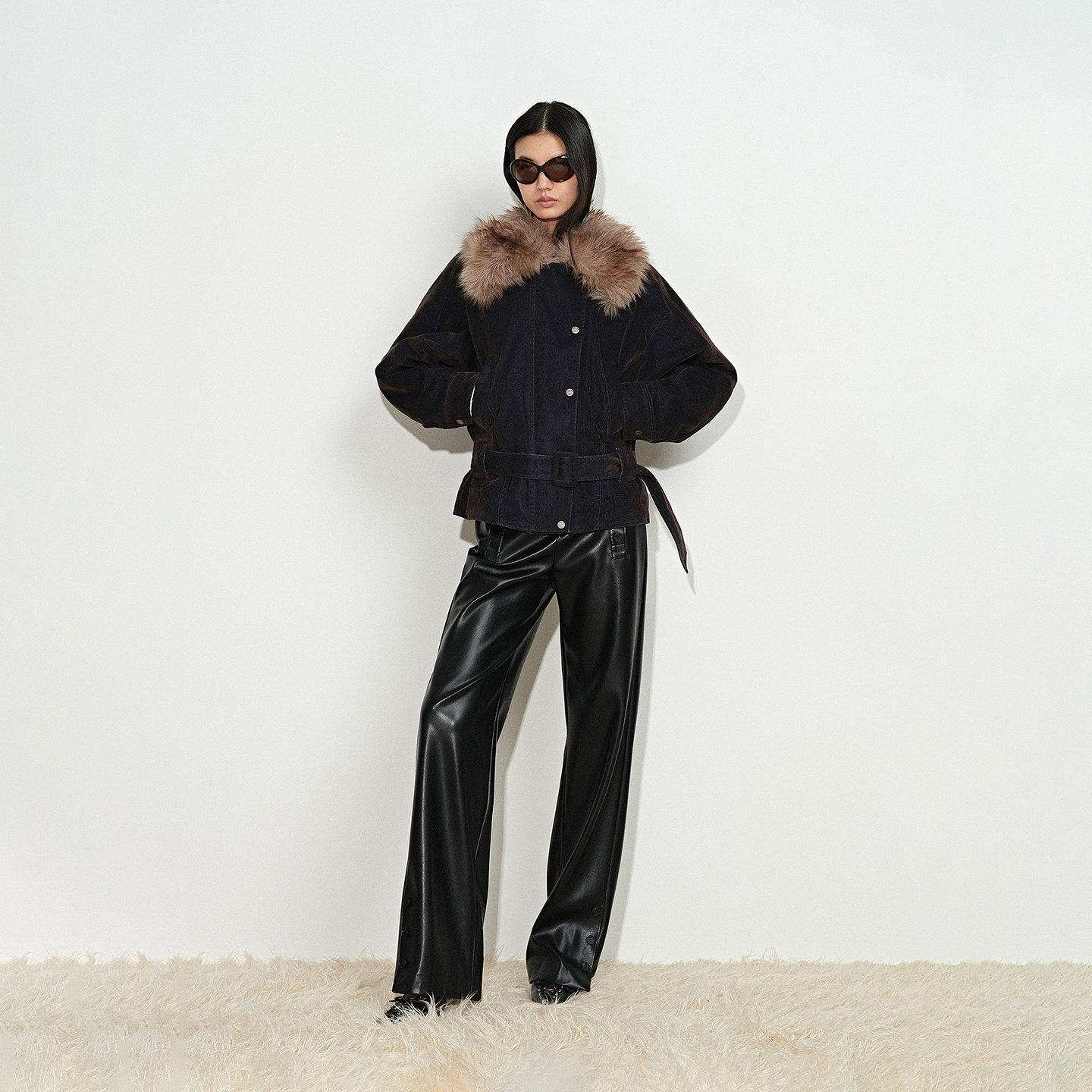 Fabrique 黑巧棕植绒牛仔配腰带可拆卸毛领棉服外套女2026年秋冬