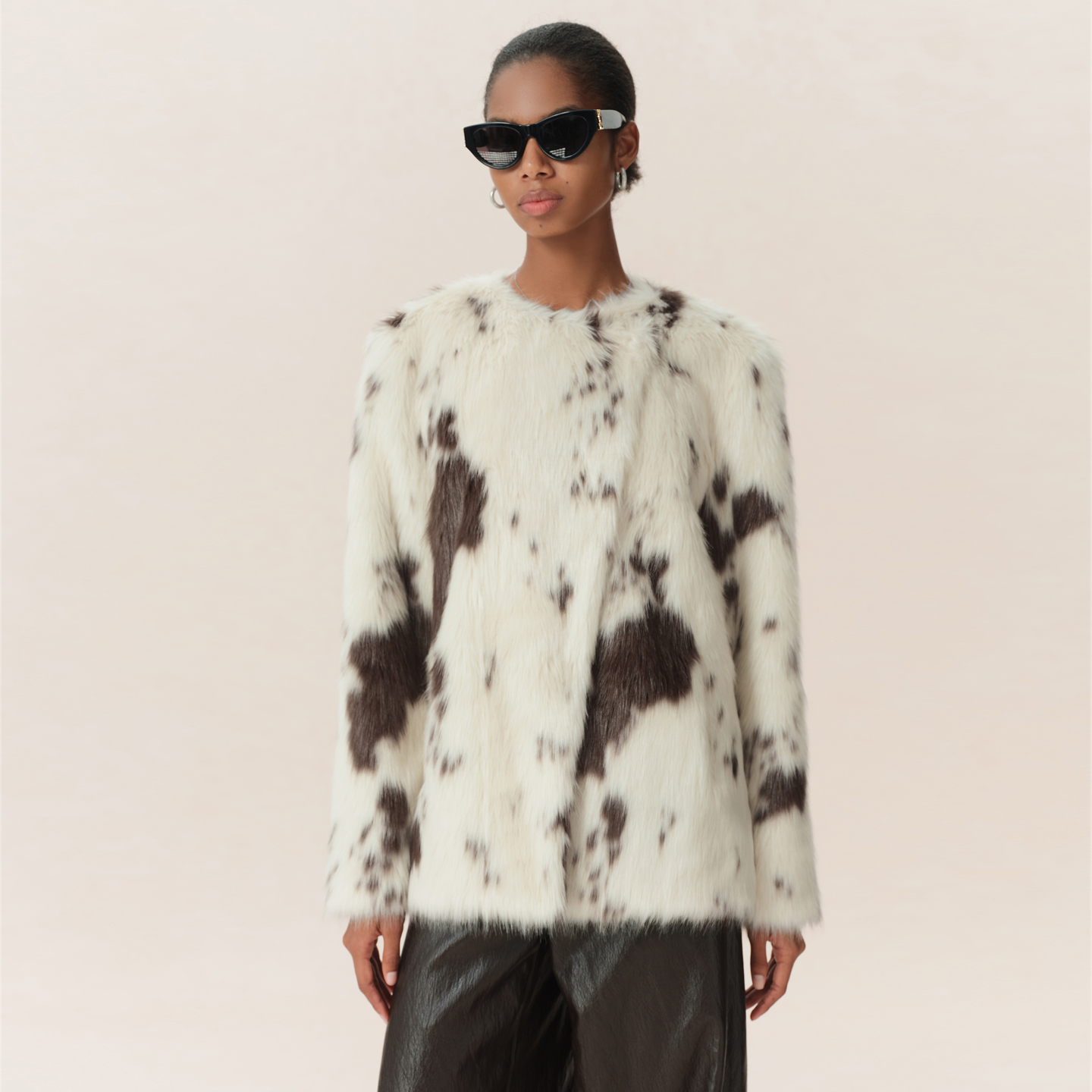 Fabrique 游牧风奶牛纹圆领偏门襟环保皮草外套2025年冬季新品