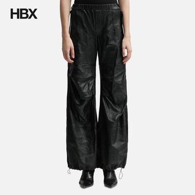 ANDREĀDAMO WET LEATHER CARGO PANTS 长裤休闲裤女HBX