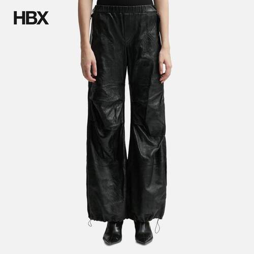 ANDREĀDAMO WET LEATHER CARGO PANTS 长裤休闲裤女HBX