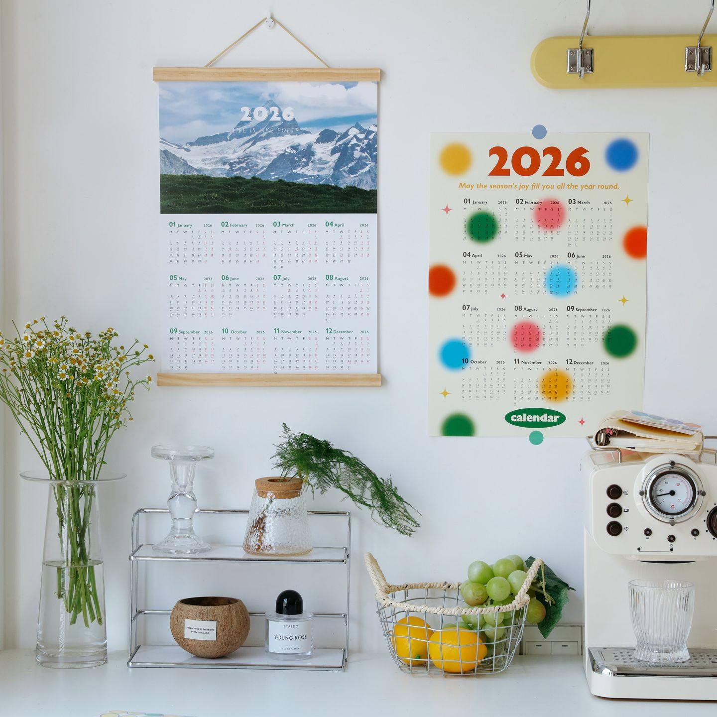 6张2026年日历海报创意可爱无粘性海报卧室客厅拍照背景装饰墙贴
