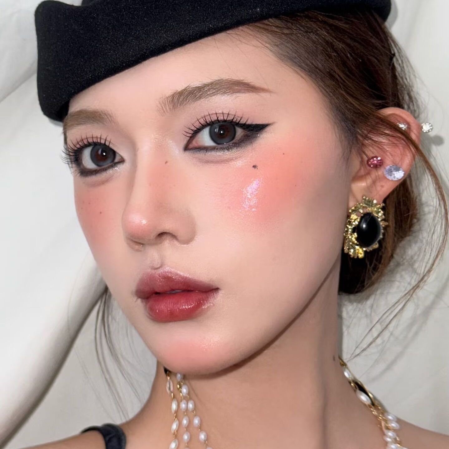 【金枝环绕】中古风黑色椭圆形金属夸张耳钉女贵气千金风小众耳饰