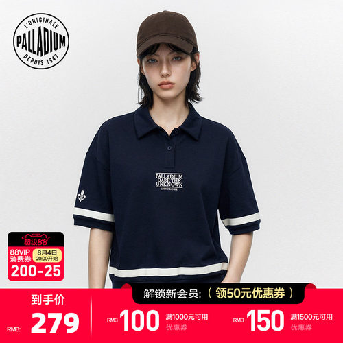 胸前字母和袖口的细节设计增加了视觉冲击力