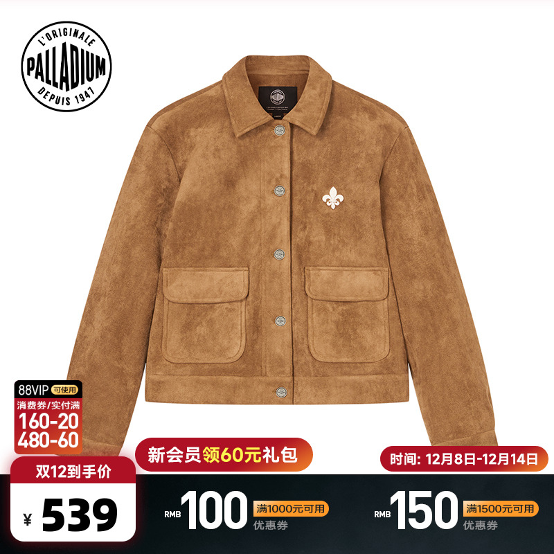 大容量口袋加以帽盖设计，专属金属纽扣