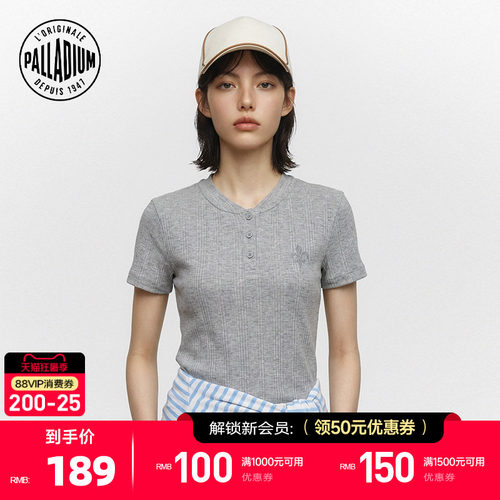 领口的纽扣设计增加了时尚感和灵活性