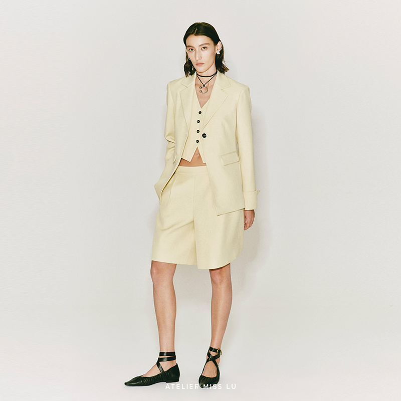 新款高级感垫肩西装外套