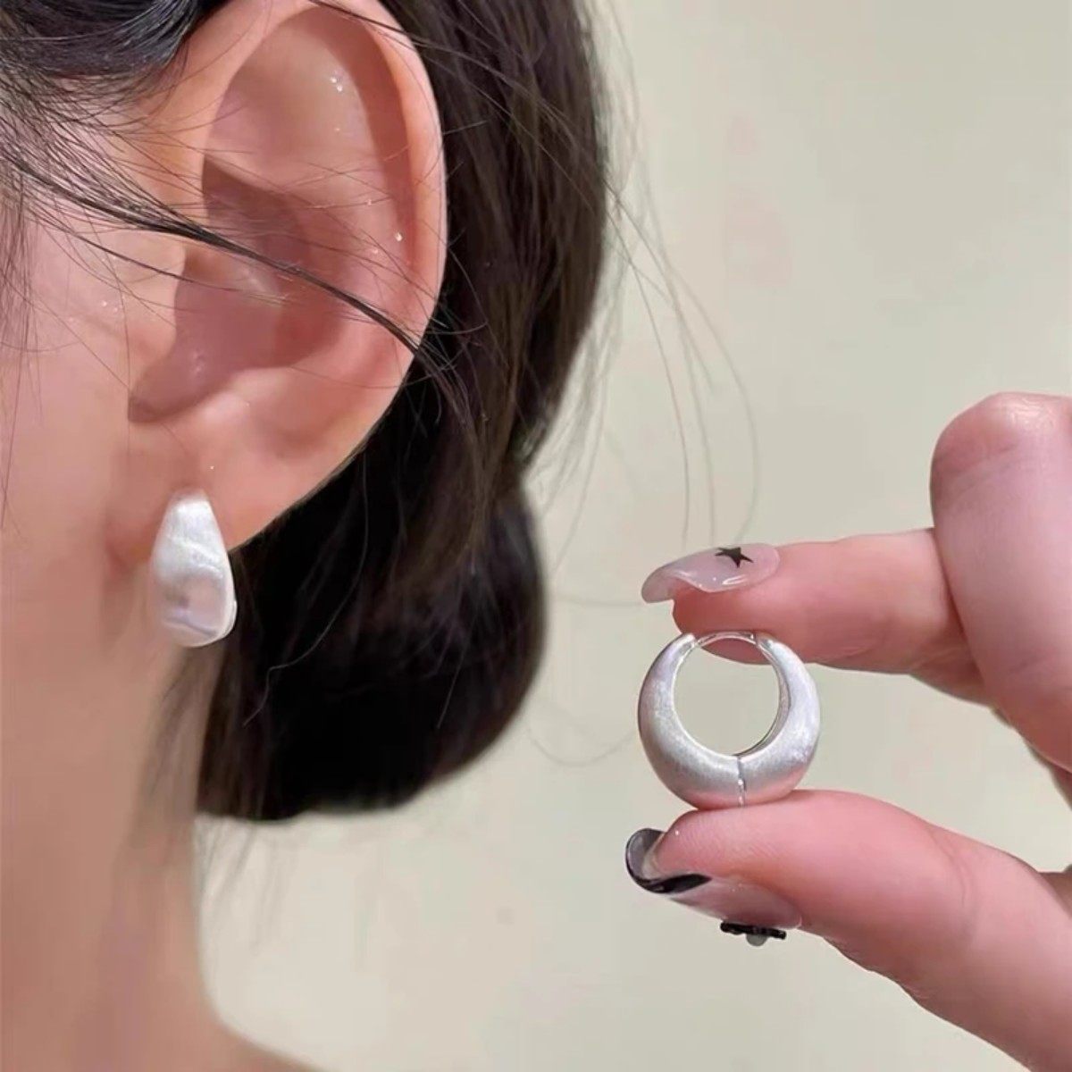 S999纯银磨砂耳扣简约耳环女小众设计感高级小巧耳钉养耳洞轻奢潮