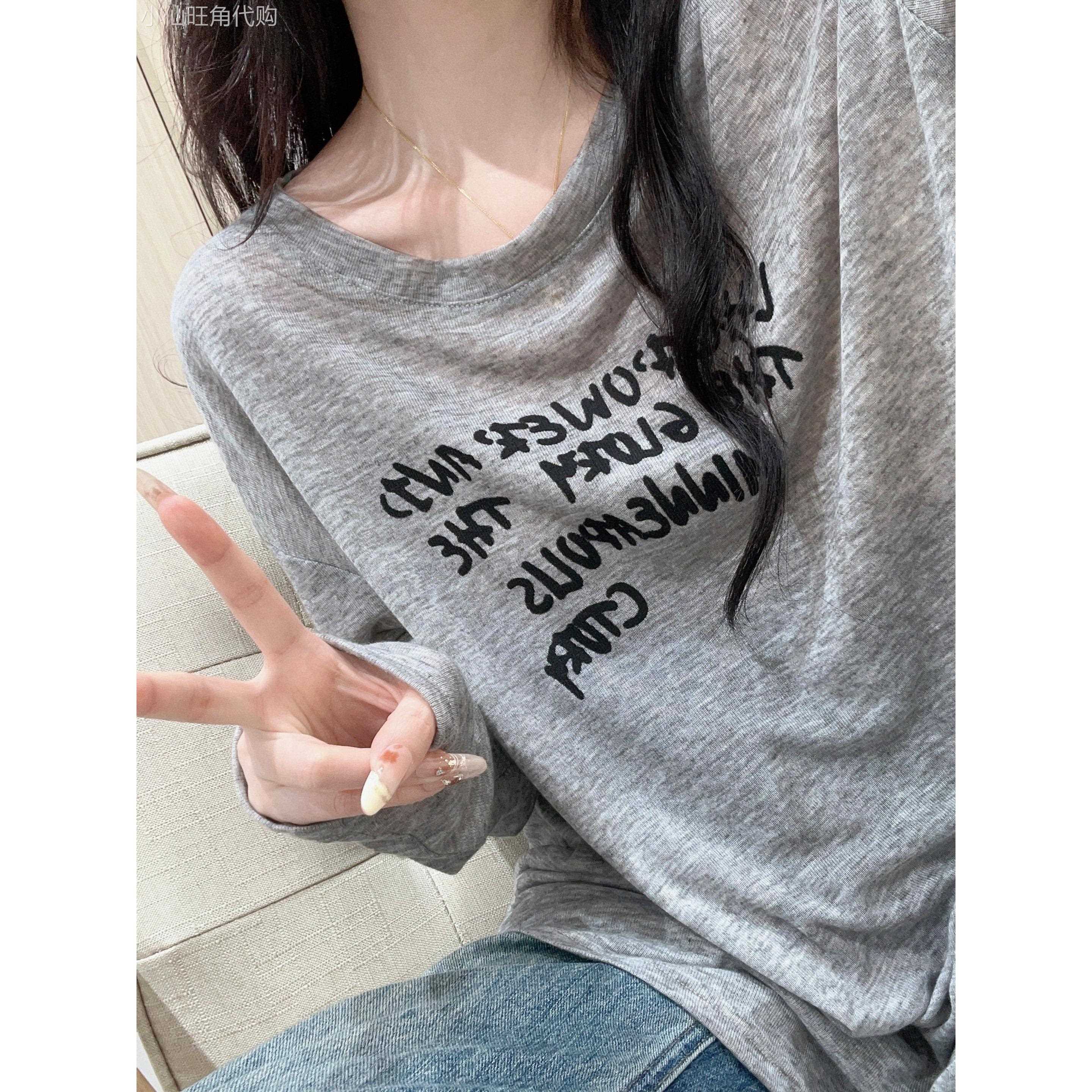 宽松和懒惰的大版本圆领字母t恤女士秋季新修身和垂坠天丝长袖中