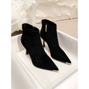 香港无障碍豪华彷麂皮水钻尖头防踢高跟鞋细高跟弹力短靴优雅侧拉