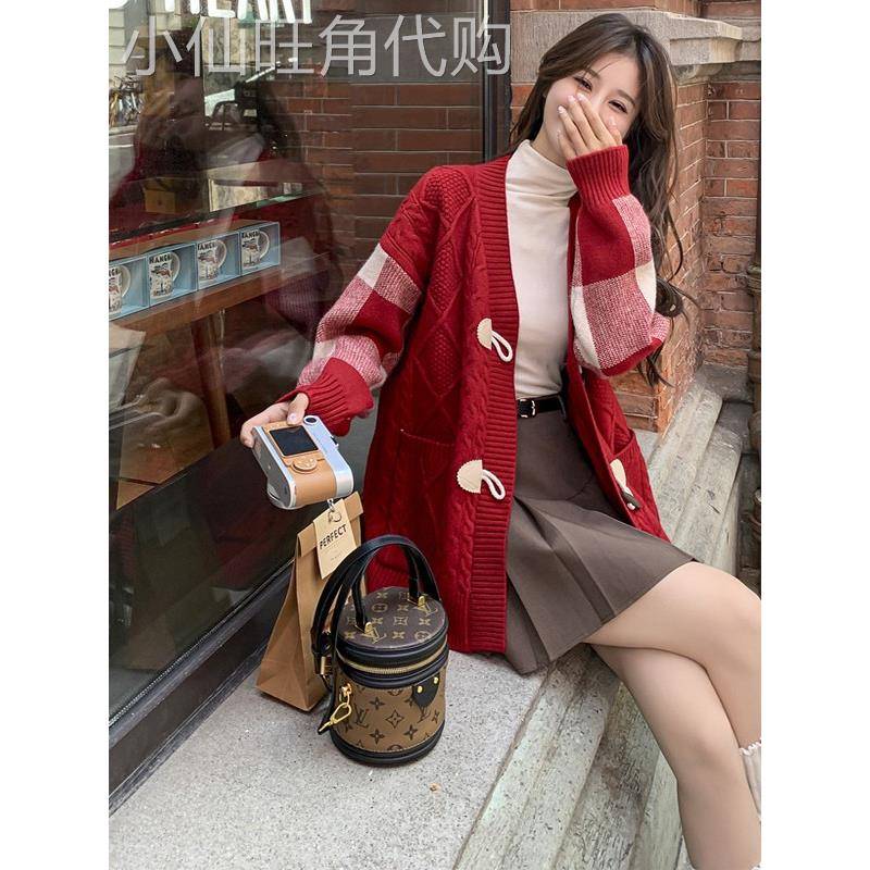 香港新年圣诞红色牛角扣毛衣针织开衫女春秋宽松慵懒风小个子外套