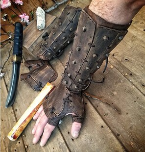 中世纪蒸汽朋克复古护臂拳击手套护手铆钉系带Medieval Armguards