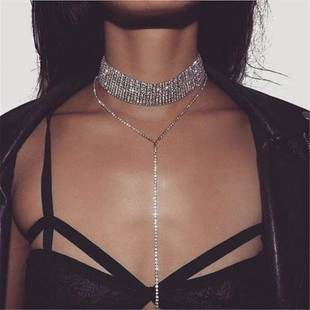 Multi-layer necklaces are popular in female nightclubs长颈链