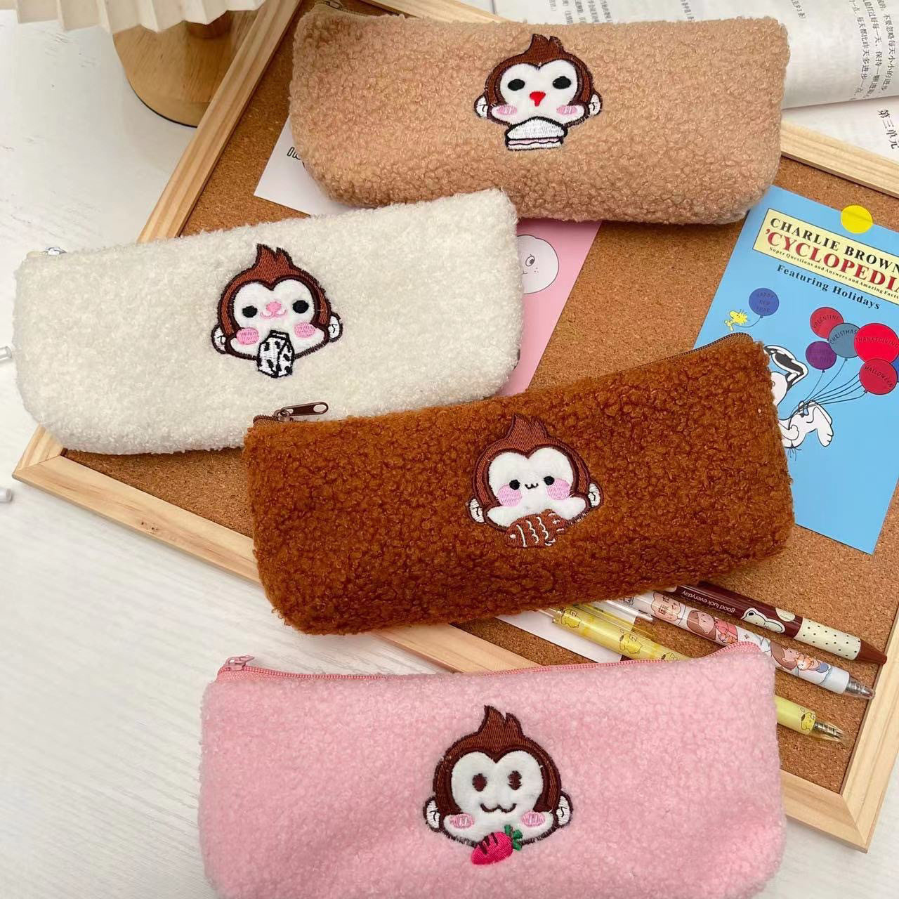 猴子派对笔袋可爱女孩儿童文具袋幼儿园创意卡通铅笔盒毛绒笔袋