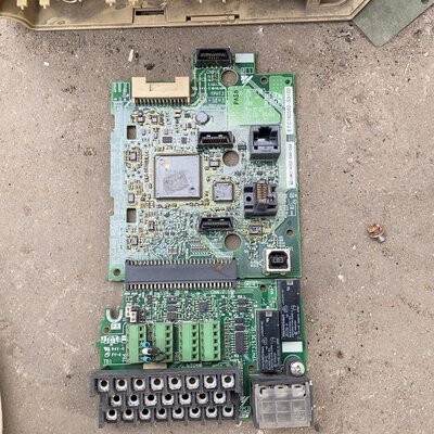 议价安川H1000 主板 YPHT31779-1B ETC7可维修
