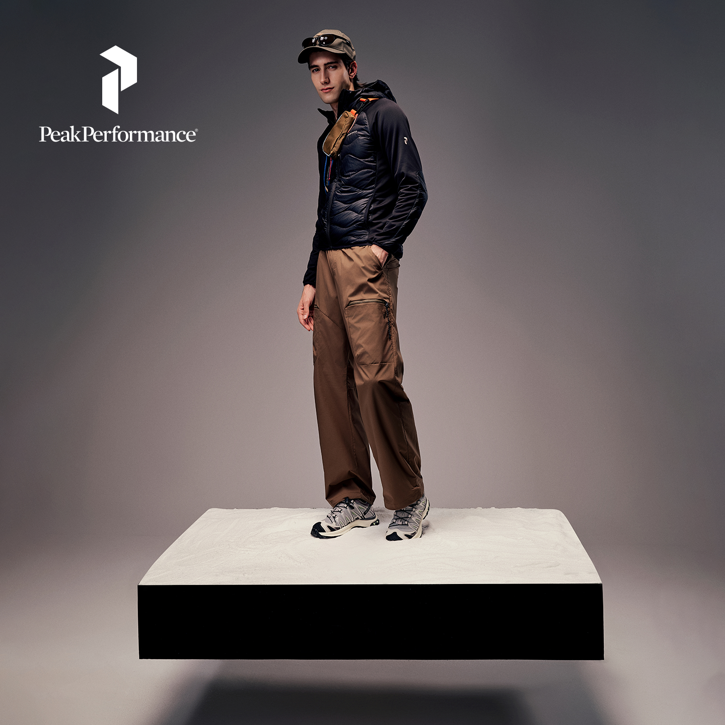 Peak Performance壁克峰吐司服®Helium Hybrid情侣款保暖羽绒服