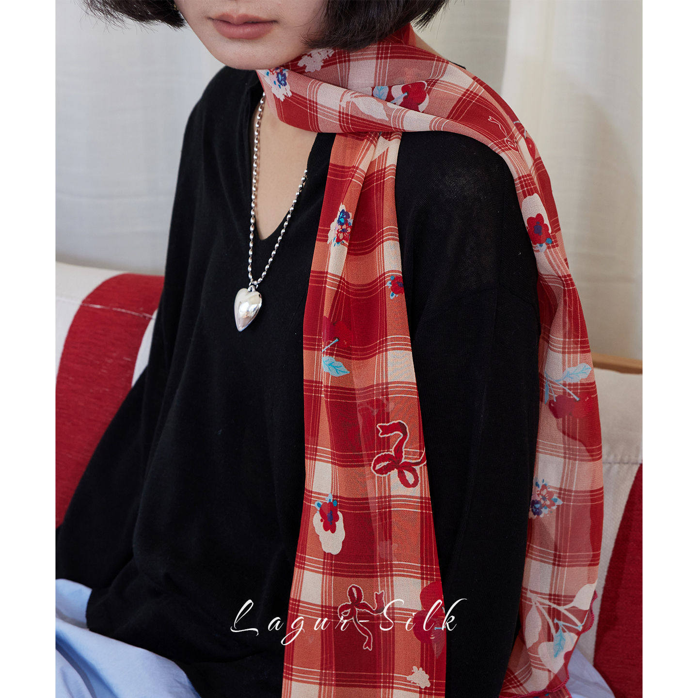 「氛围红格子」100%真丝丝巾系脖感桑蚕丝长条女2026春秋新款