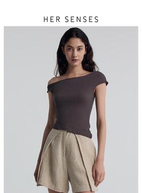 HER SENSES/何识时装系列斜肩设计不对称线条短袖WTS35