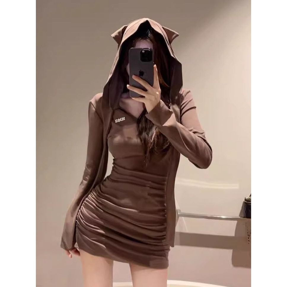辣妹性感修身包臀裙高级感连帽连衣裙女秋季设计感收腰显瘦短裙子