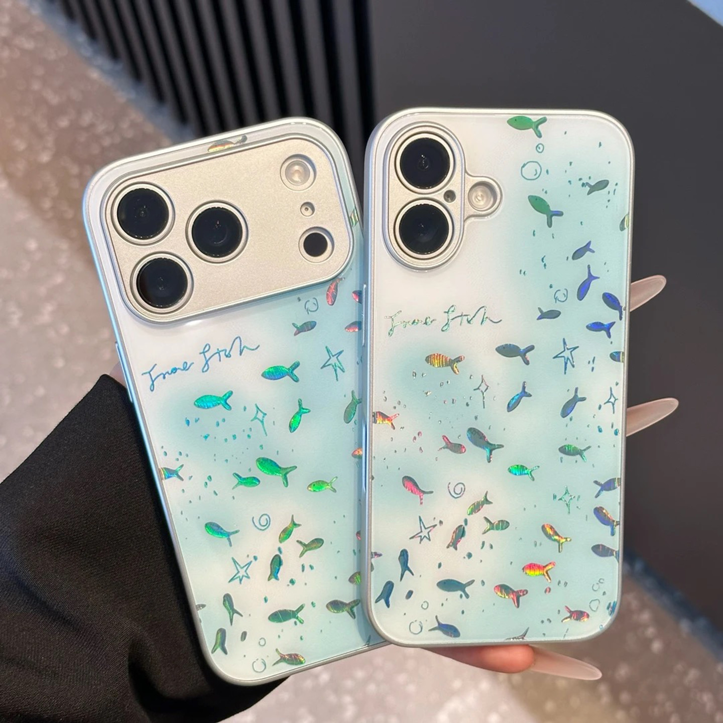 深海鱼群鎏金玻璃壳适用苹果16promax手机壳新款简约苹果17/16/14手机套时尚轻奢硬壳苹果14Pro手机套男款
