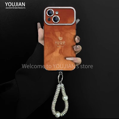 平安喜乐贴皮电镀大视窗适用苹果15手机壳新款简约高颜值iPhone17/14/13外壳硅胶小众防摔带手链保护壳女款