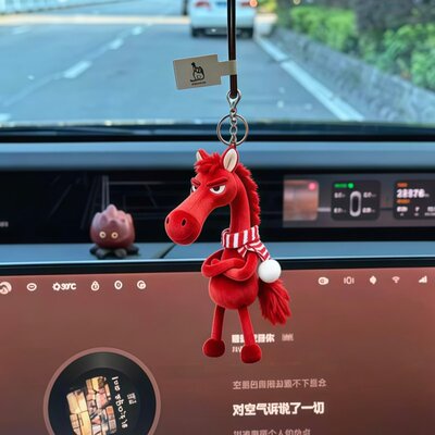 小马车载挂件马年可爱吉祥物汽车中控台后视镜装饰挂件2026年新款