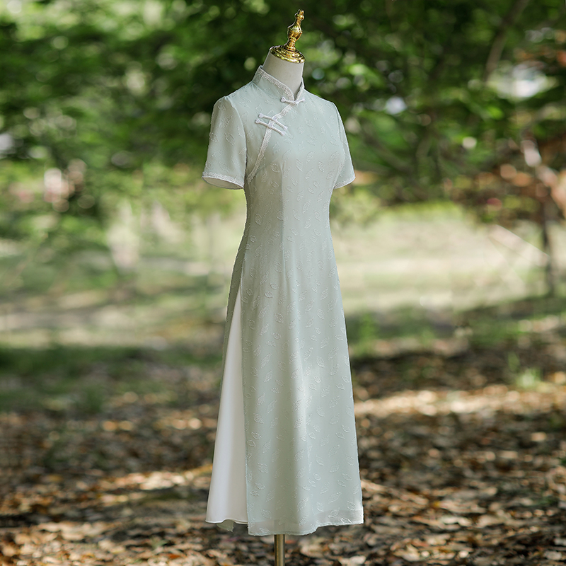 奥黛旗袍年轻款2025年新款夏季绿色少女复古中国风改良长款连衣裙